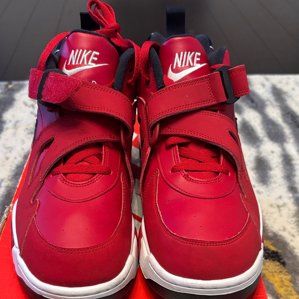Men’s Nikes size 11.5